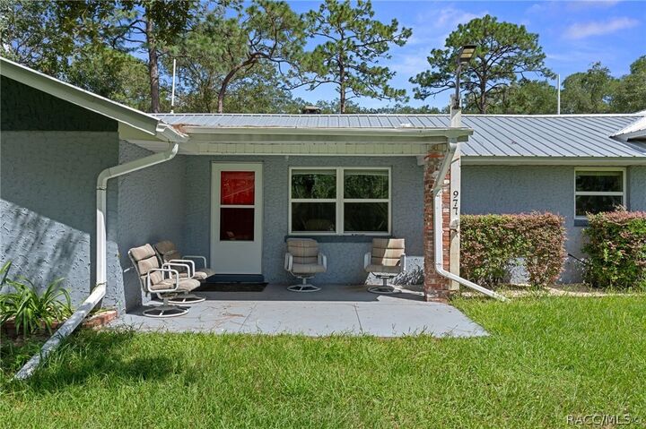 Property Photo: 977 S Bea Avenue FL 34452