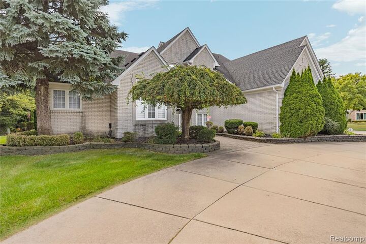 Property Photo:  4830 Homestead Drive  MI 48314 
