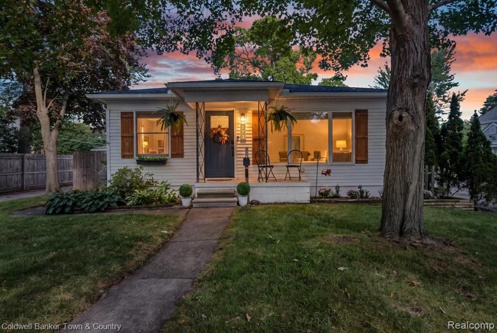 Property Photo: 573 Parkland Boulevard MI 48017