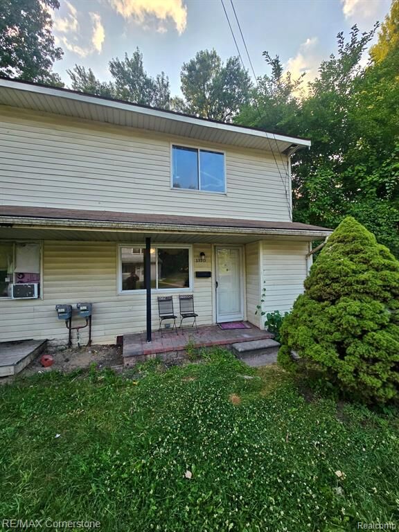 Property Photo:  33511 Berville Court  MI 48186 