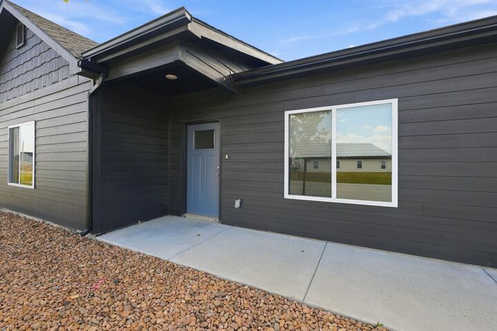 Property Photo:  819 S Jay St  KS 67147-8948 