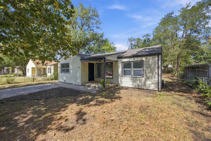 Property Photo:  2522 E Audrey St  KS 67219 