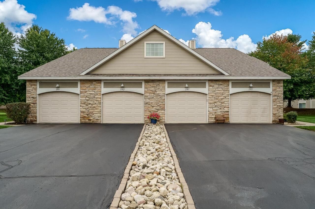Property Photo:  2307 Turnberry Court  WI 53511 