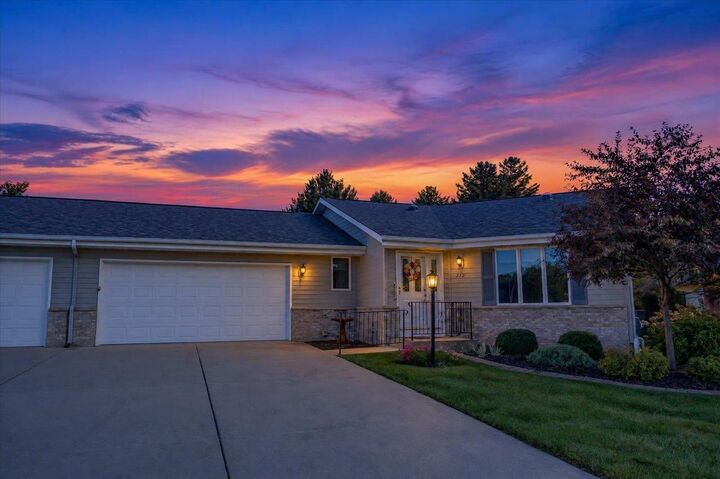 Property Photo: 212 W Meadows Drive 14 WI 53534