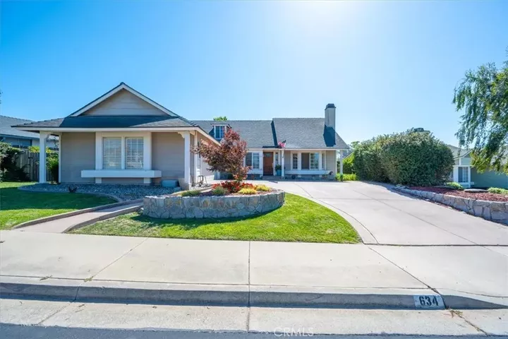 Property Photo: 634 Hartnell CA 93455