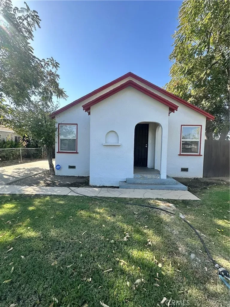 Property Photo:  111 E Moneta  CA 93308 