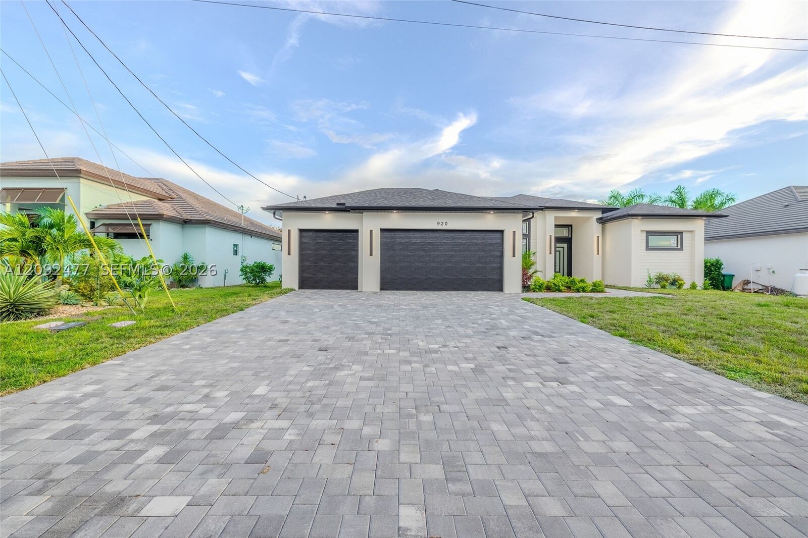 Property Photo: 920 SE 5th Terr FL 33990