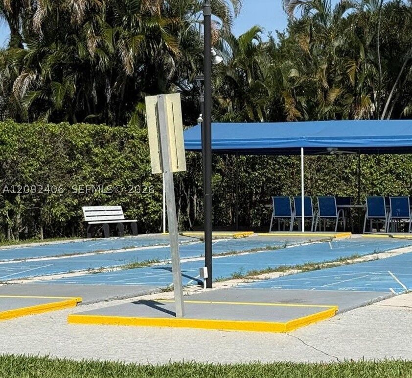 Property Photo:  400 S Hollybrook Dr 305  FL 33025 