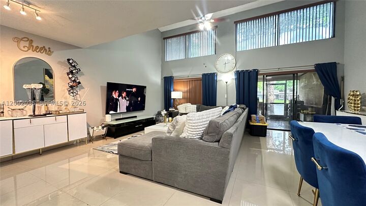 Property Photo: 5012 S University Dr FL 33328