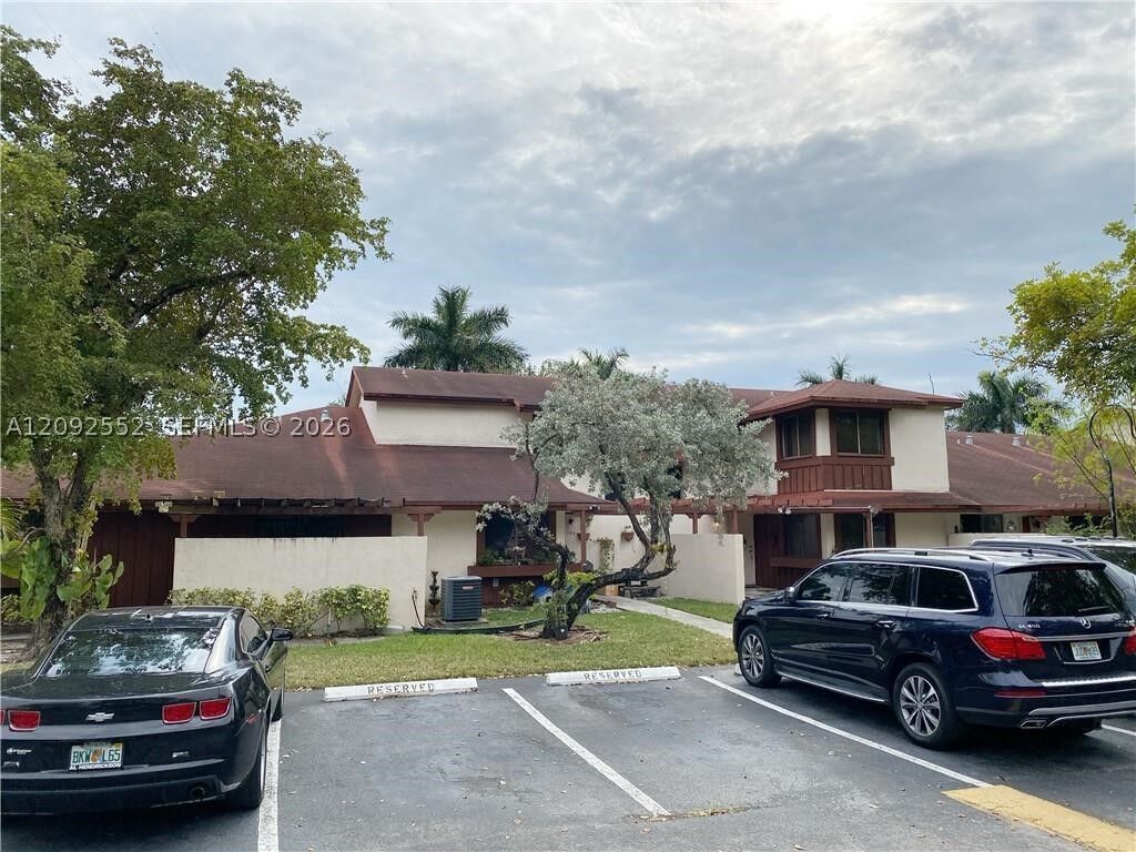 Property Photo: 600 NW 210th St 102-28 FL 33169
