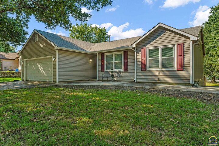 Property Photo: 2601 Cranley St KS 66046