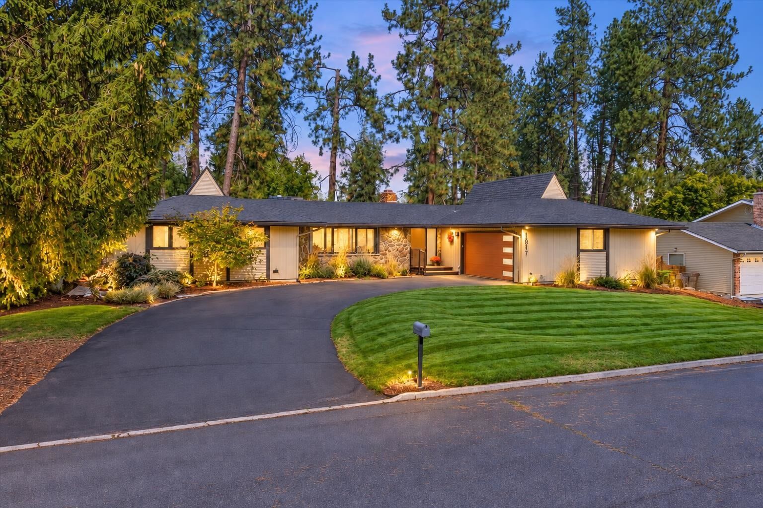 Property Photo:  1817 E 55th Ave  WA 99223 
