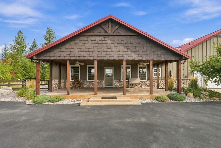 Property Photo:  3661 E Jumpoff Rd  WA 99181 