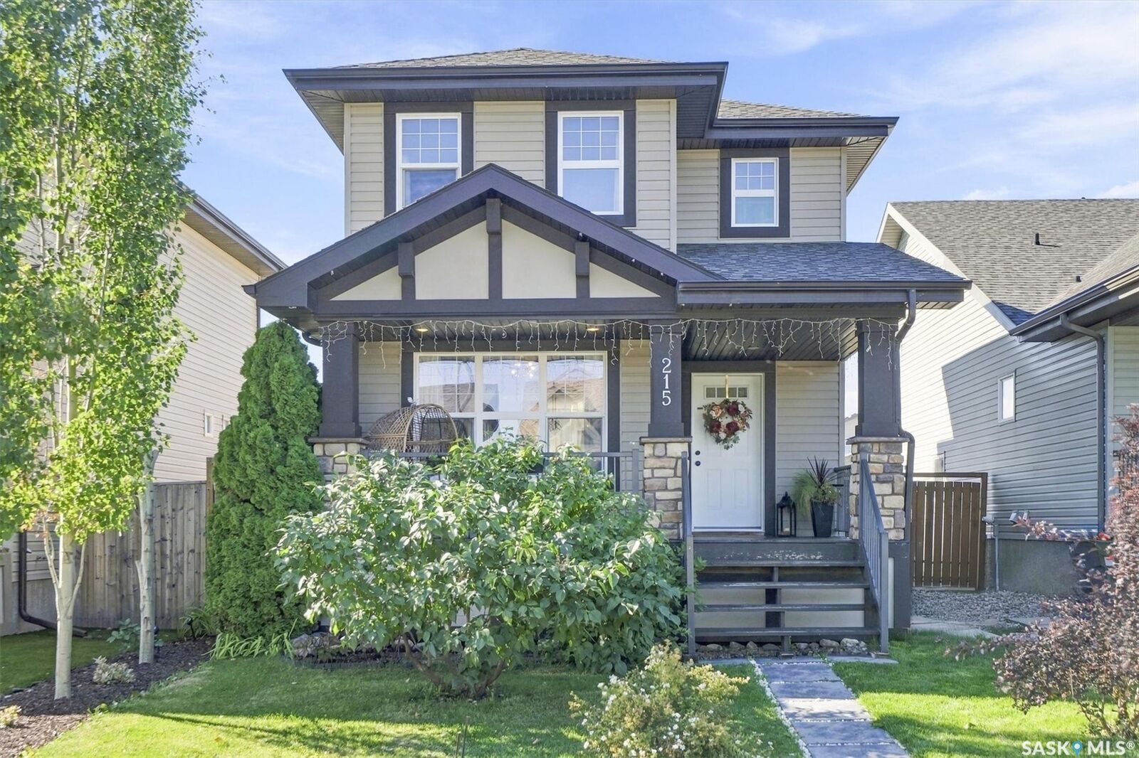Property Photo:  215 Coad Manor  SK S7R 0A7 
