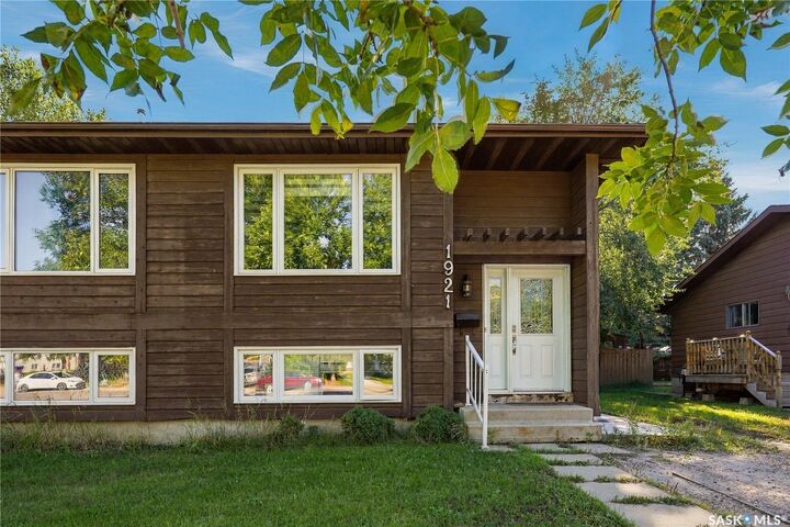 Property Photo:  1921 McKercher Drive  SK S7J 3W1 