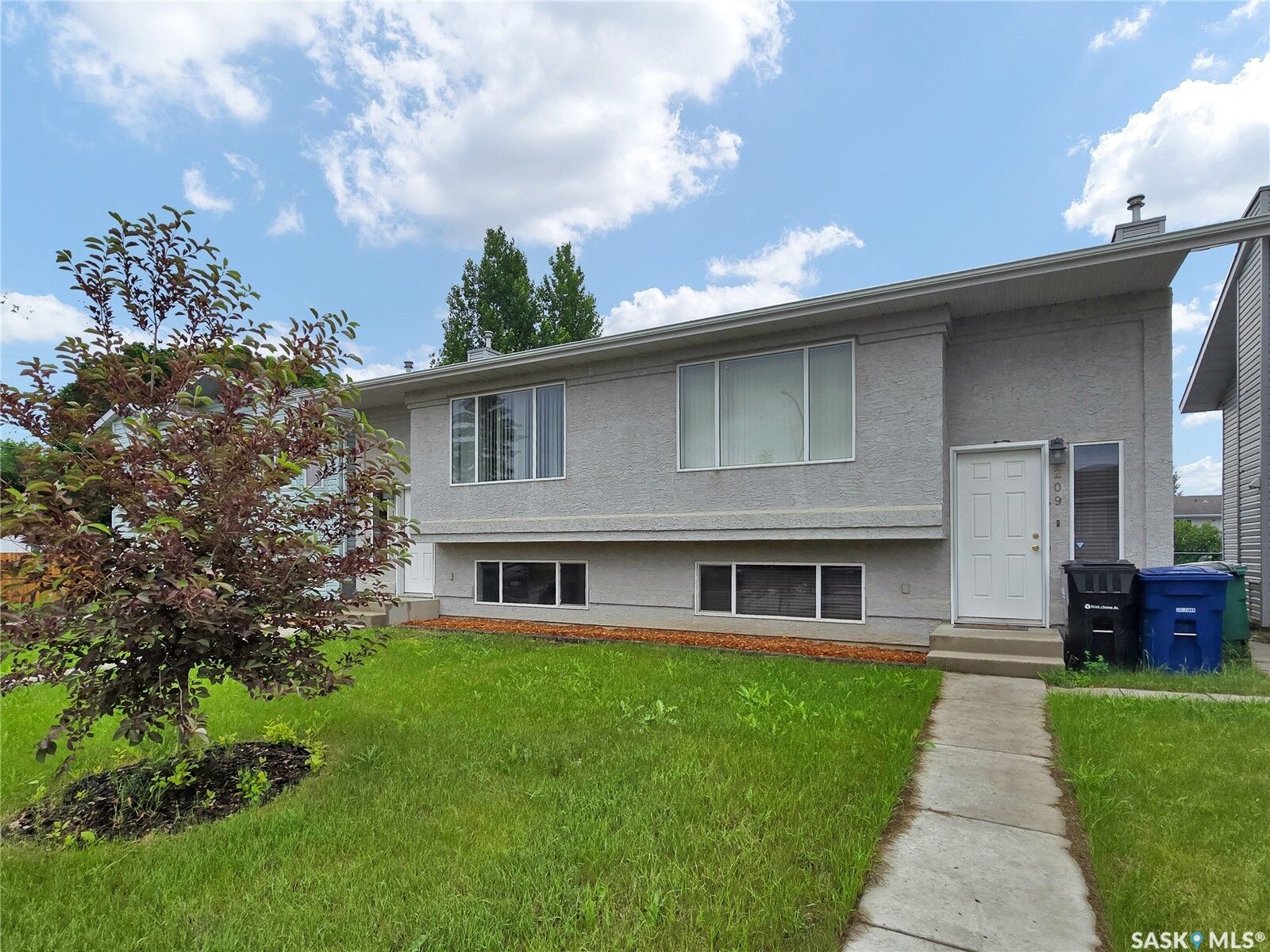 Property Photo:  209 Hedley Street S  SK S7N 1Z9 