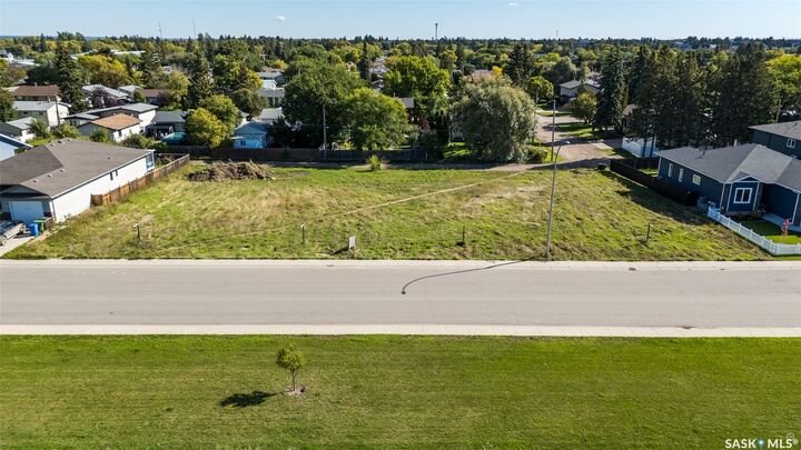 Property Photo:  2520 Woodbridge Drive  SK S6W 0A7 