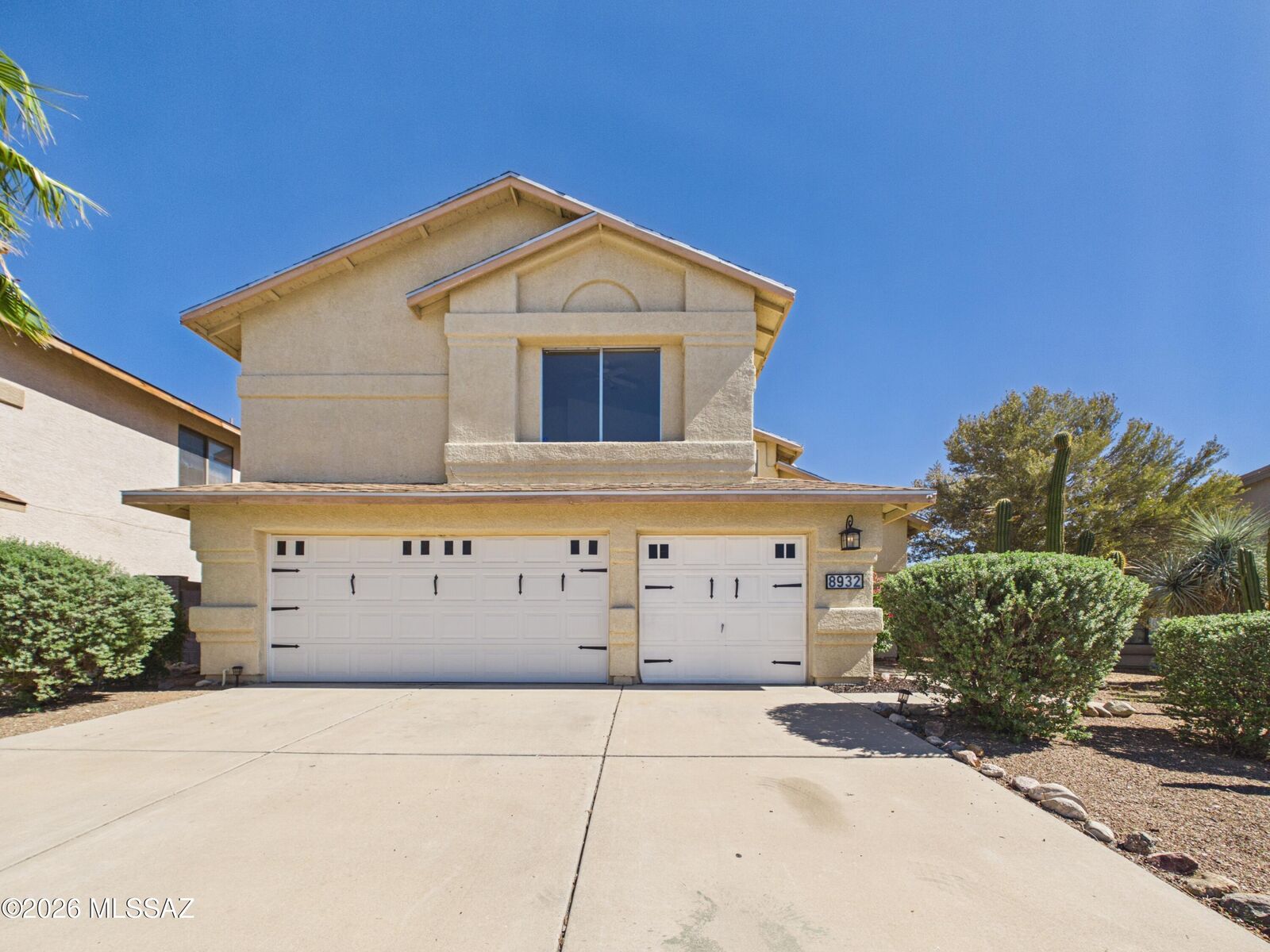 Property Photo: 8932 N Spinel Place AZ 85742