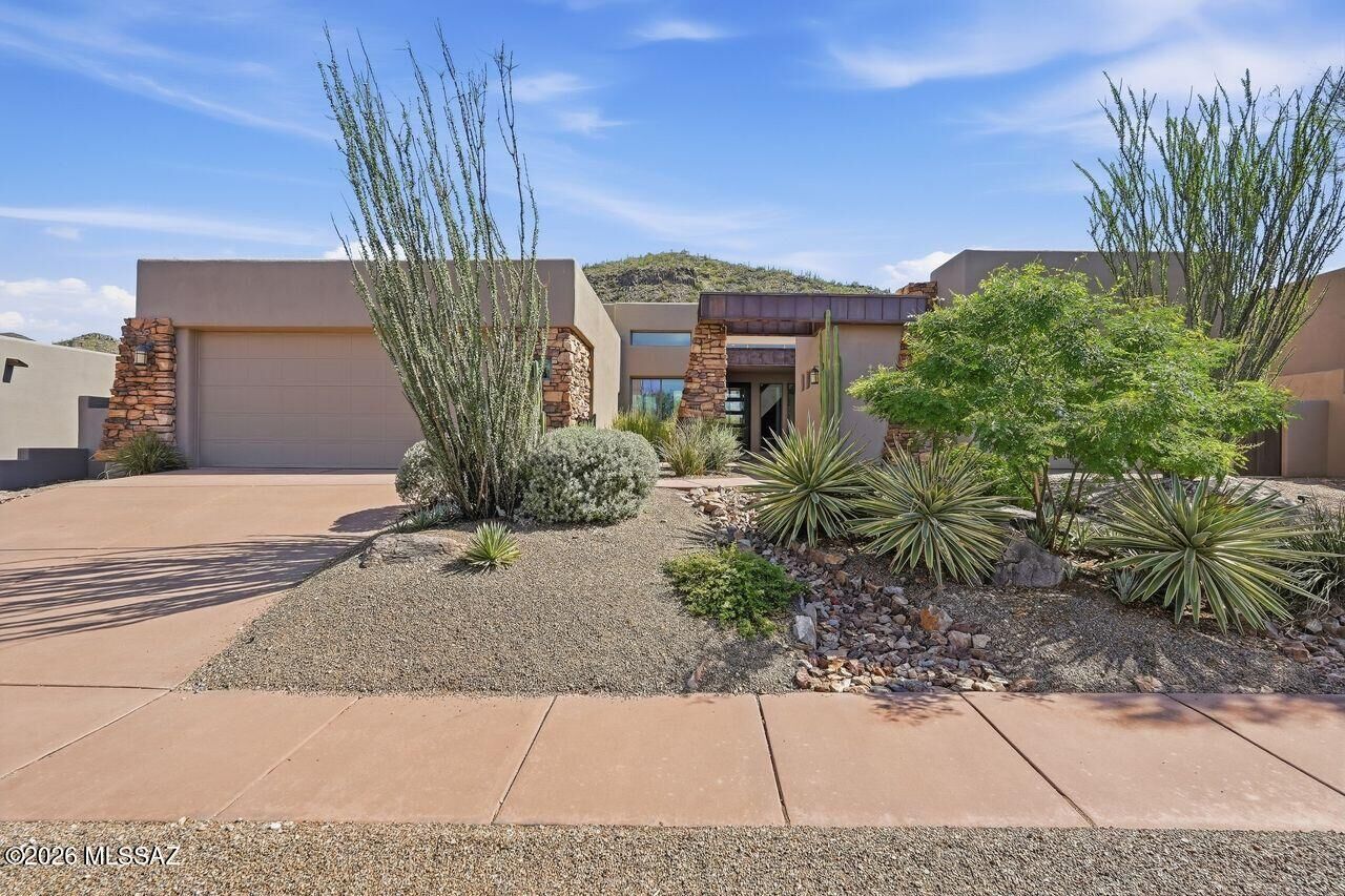 Property Photo: 5621 W Silent Wash Place AZ 85658