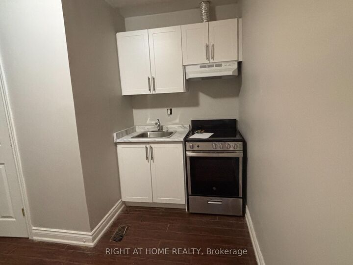 Property Photo:  507 Oakwood Avenue Upper A  ON M6E 2W9 