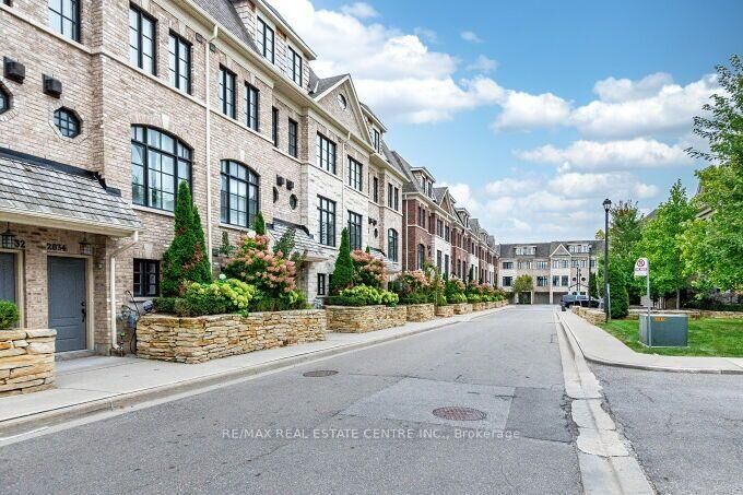 Property Photo: 2034 Queensborough Gate ON L5M 0X9