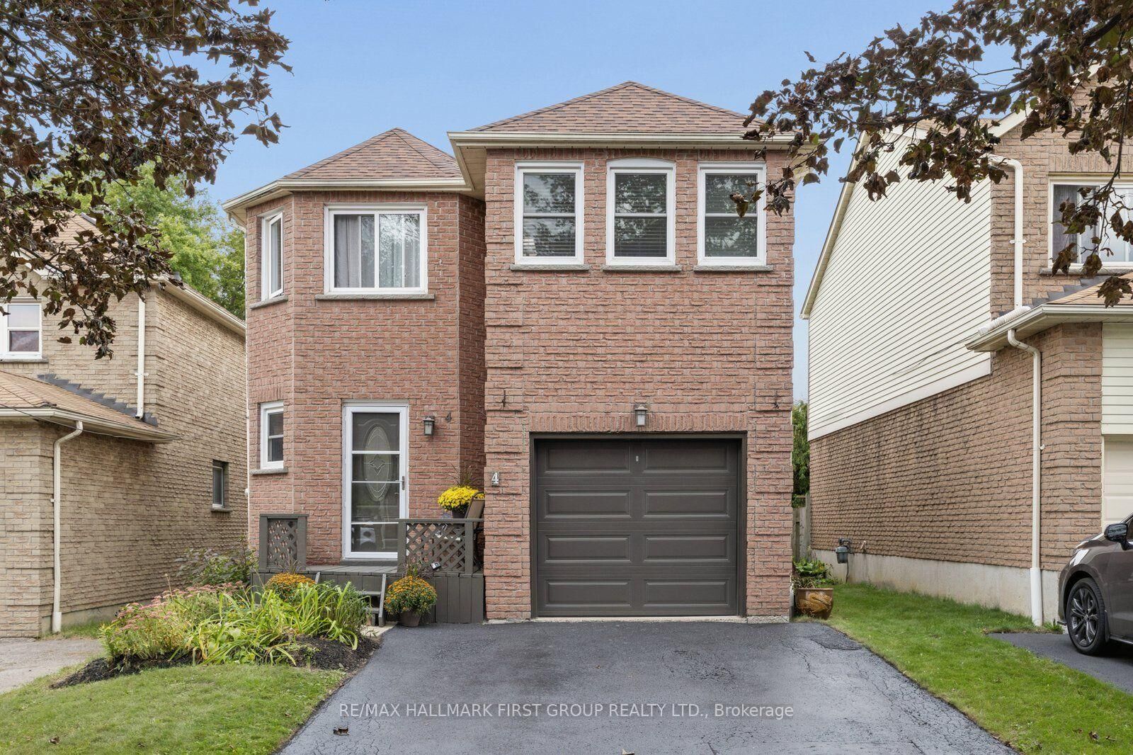 Property Photo:  4 Lowder Place  ON L1N 8C1 