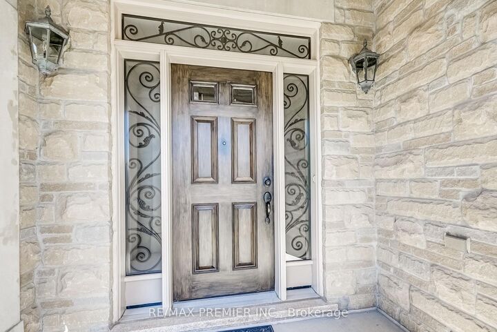 Property Photo:  246 Hansard Drive  ON L4H 0W1 