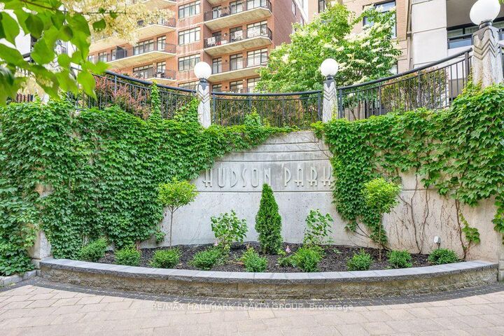 Property Photo:  235 Kent Street 1113  ON K2P 1Z9 