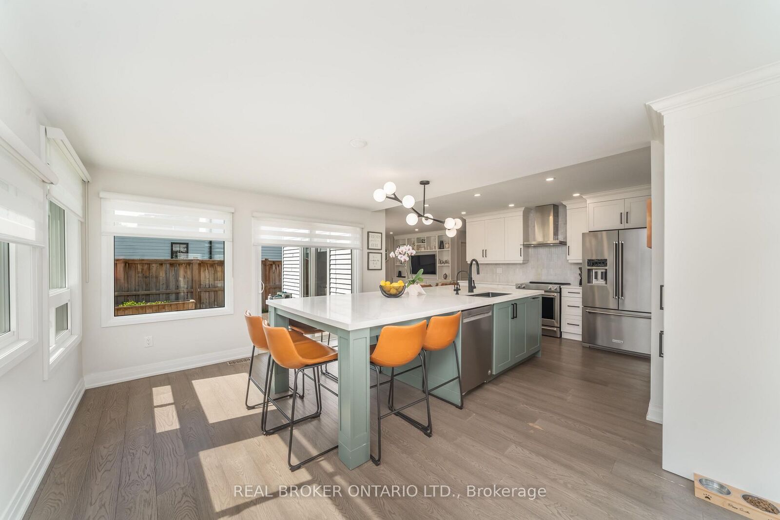 Property Photo:  1879 Ashwood Avenue  ON L9S 1W1 