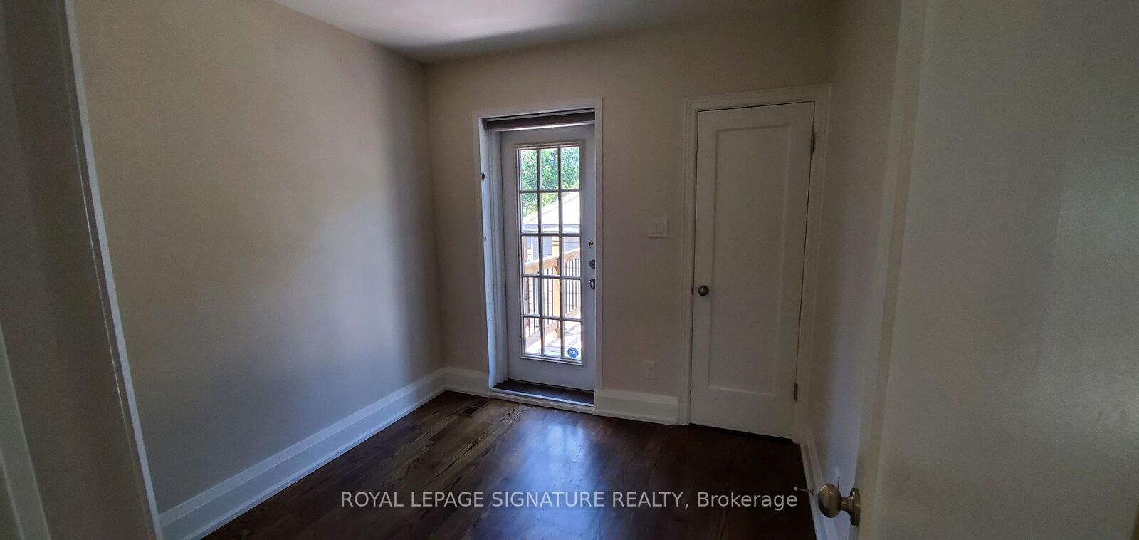 Property Photo:  118 Parkhurst Boulevard  ON M4G 2E7 