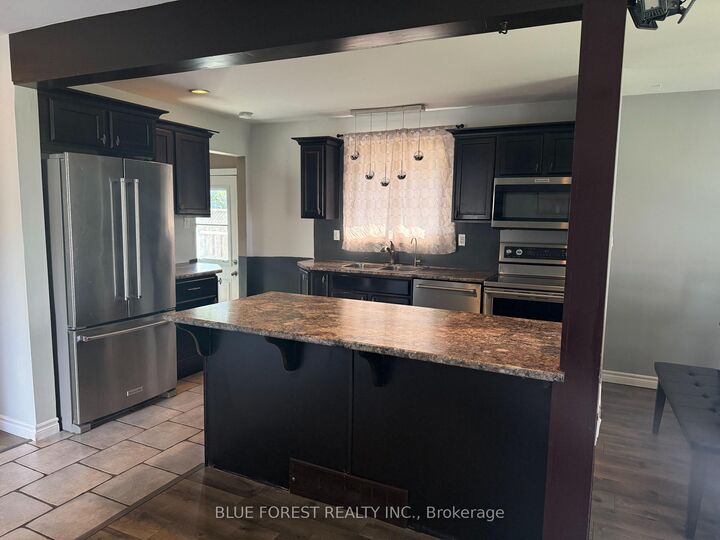 Property Photo:  156 South Edgeware Road  ON N5P 3Y8 