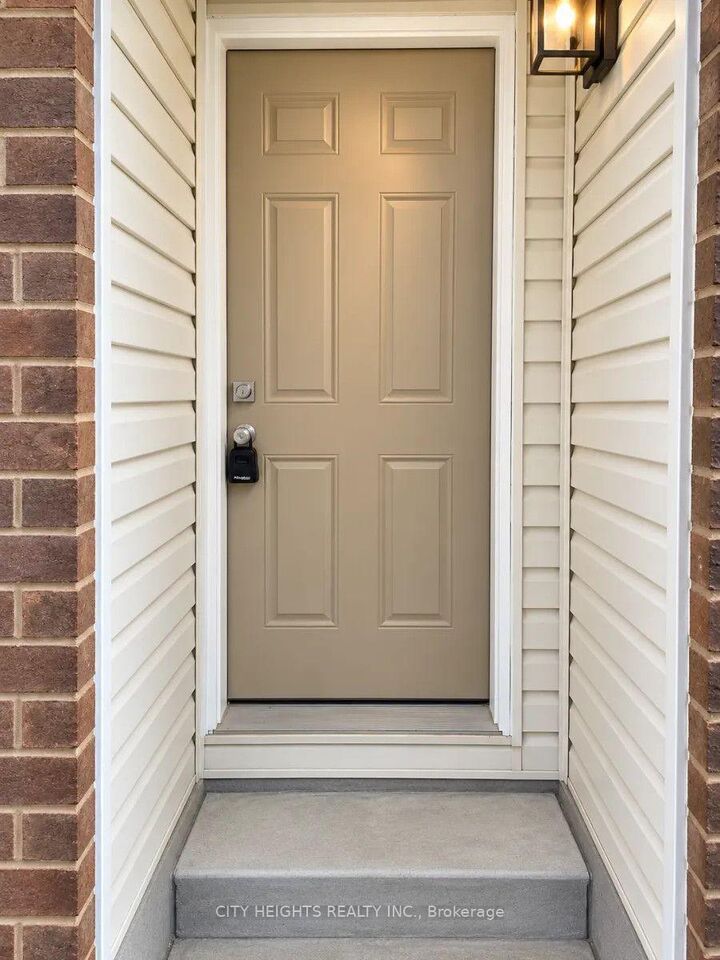 Property Photo: 9 Fenchurch Drive Lower ON L7A 4G1
