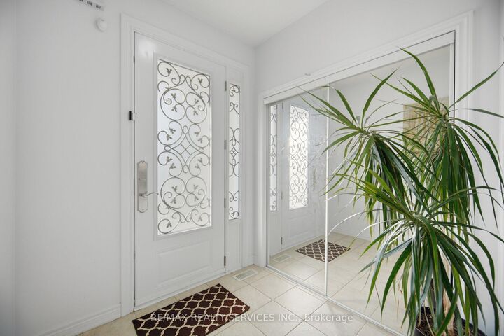 Property Photo:  18 Seedland Crescent  ON L6R 0Z5 