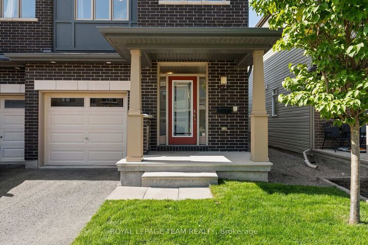 Property Photo:  547 Rioja Street  ON K2S 0H8 