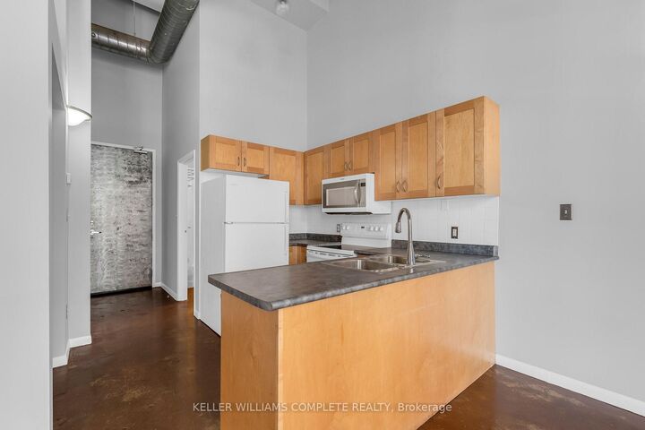 Property Photo:  11 Rebecca Street 405  ON L8R 3H7 