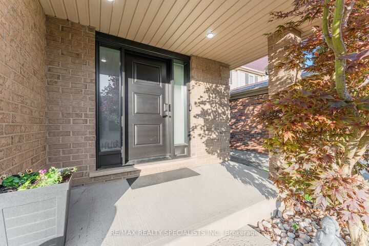 Property Photo:  71 McFarlane Drive  ON N3C 4L7 