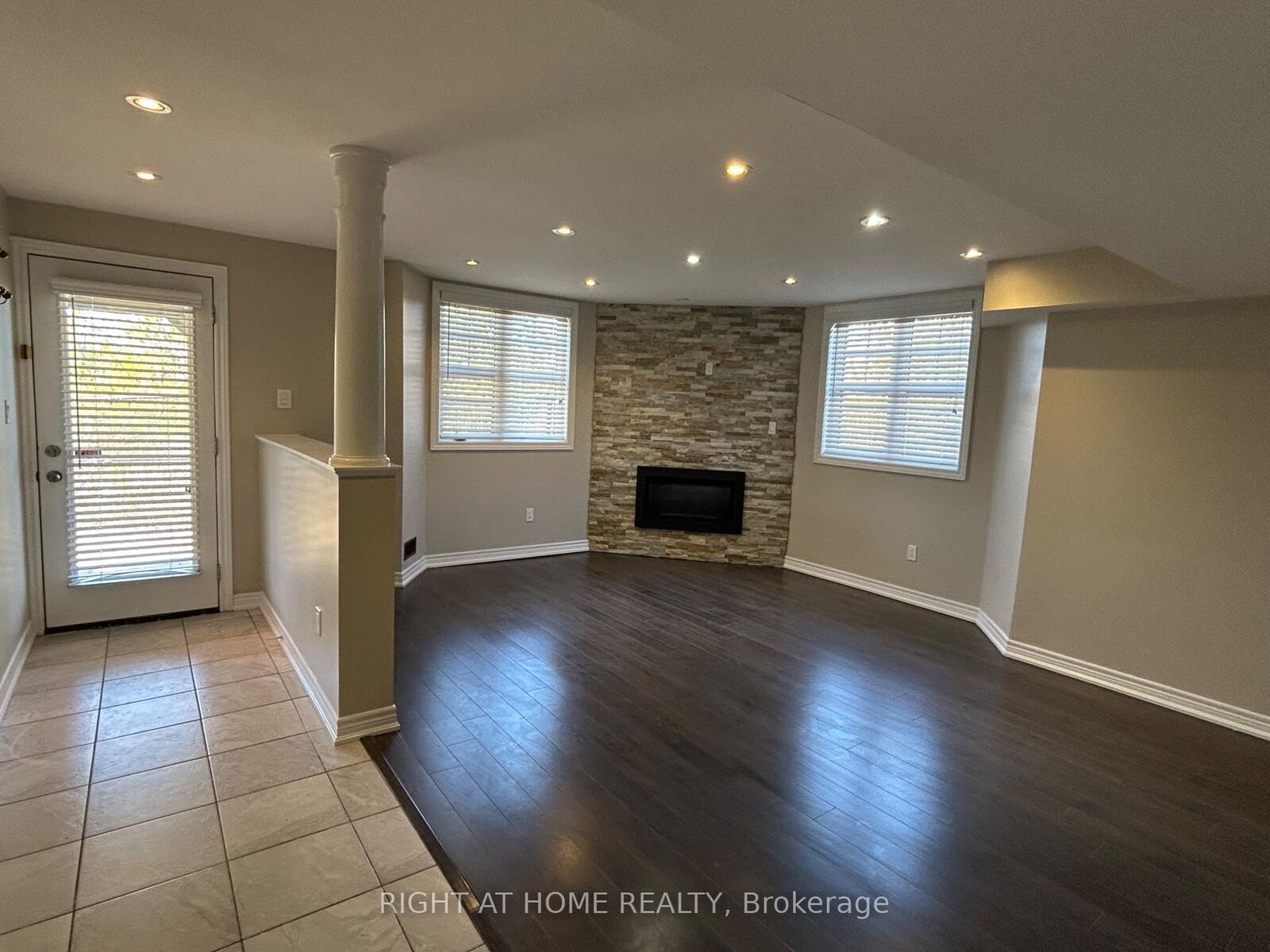 Property Photo:  