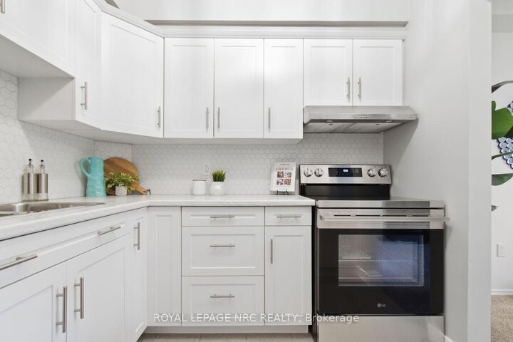 Property Photo:  72 Main Street E 106  ON L3K 5Z8 