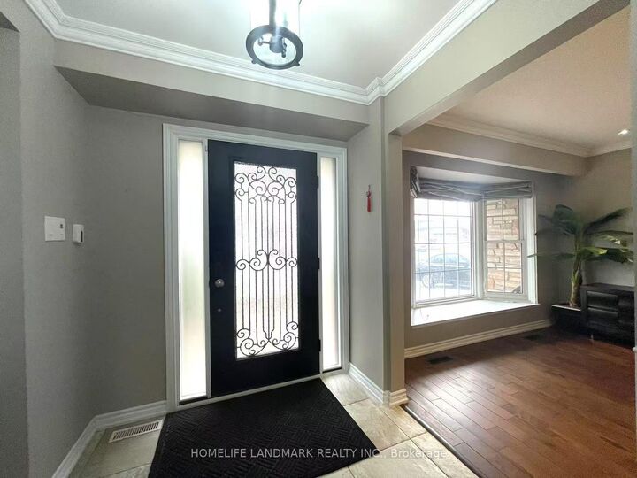 Property Photo:  15 Orangewood Crescent Upper  ON M1W 1C5 