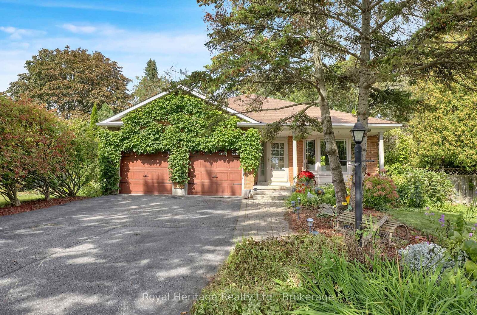 Property Photo:  88 Hart Boulevard  ON L1B 1E4 