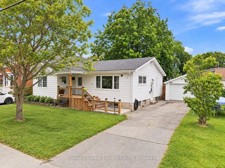 Property Photo:  19 Graham Street E  ON K7R 1L6 