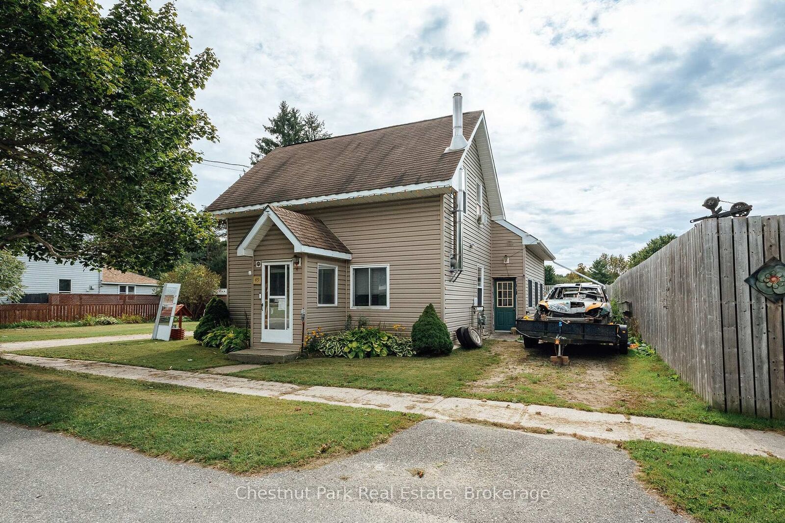 Property Photo: 49 Queen Street E ON N0H 1P0