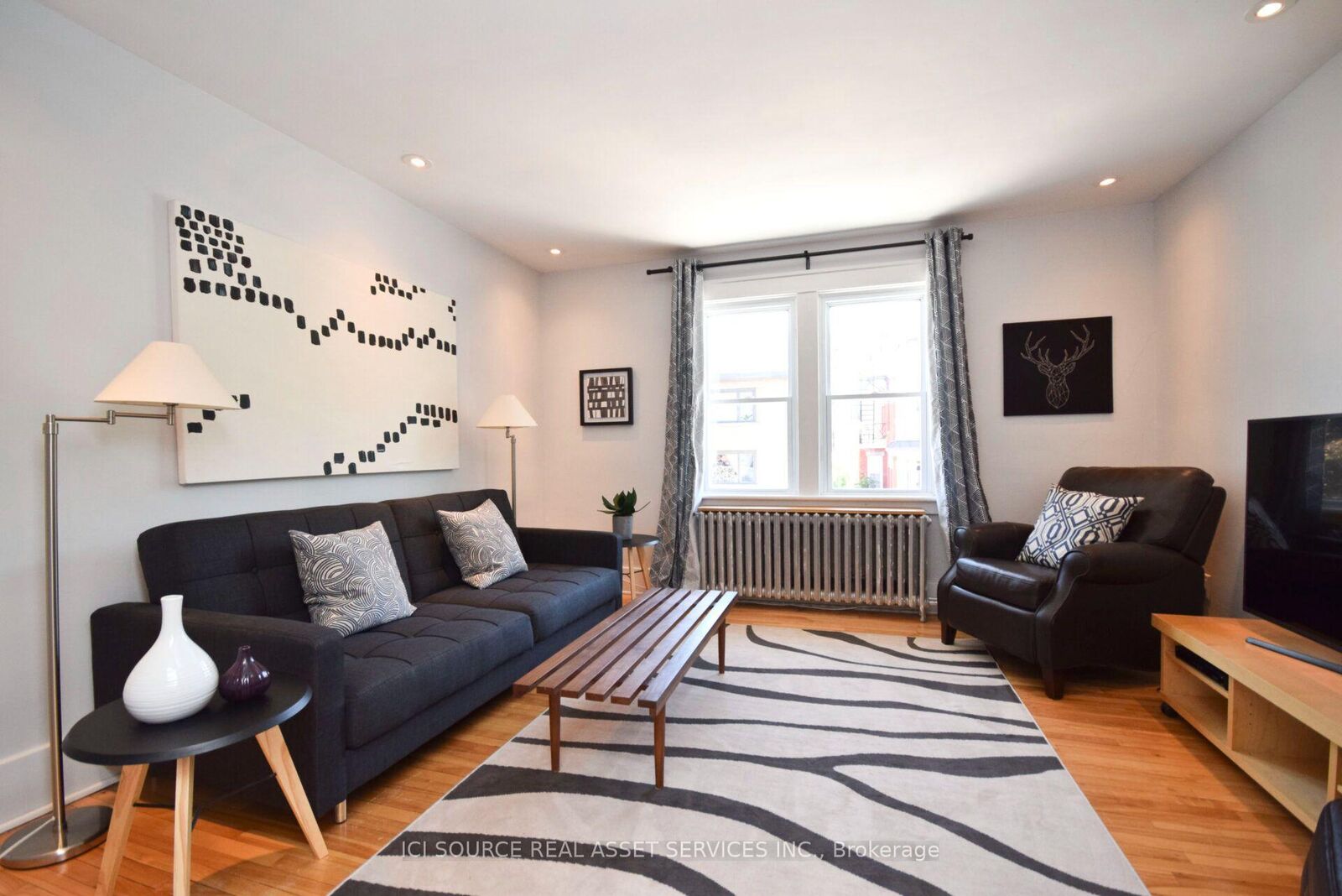 Property Photo: 118 Lower Charlotte Street Upper ON K1N 8K3