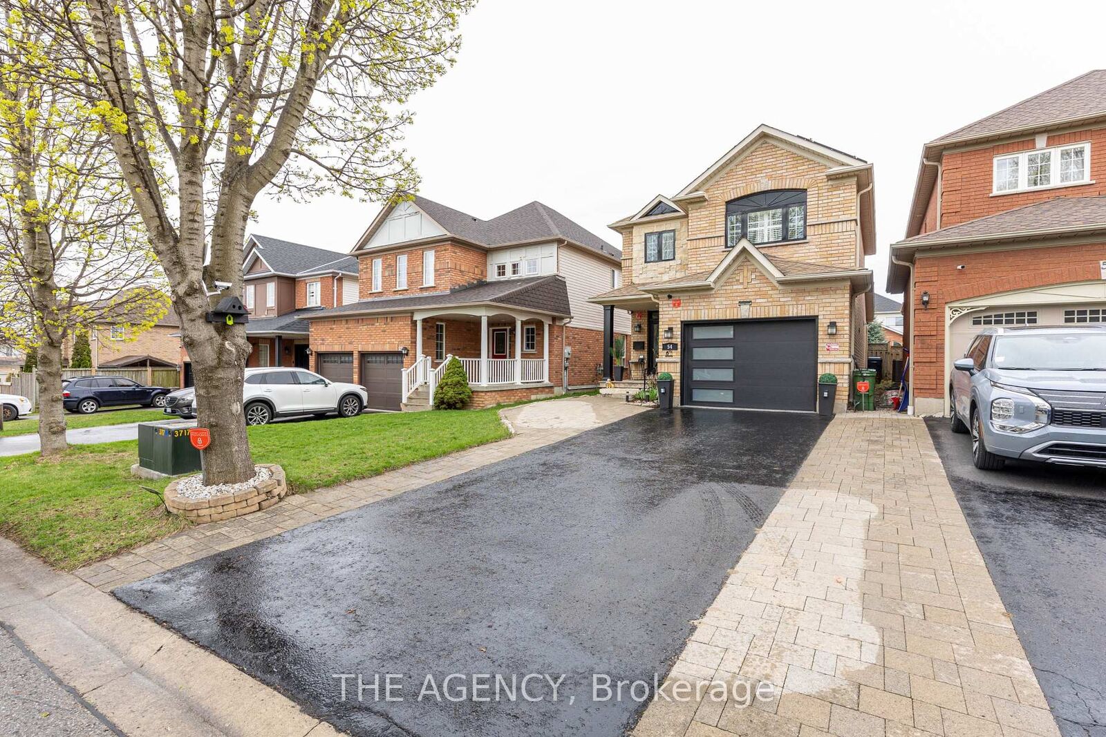 Property Photo:  54 Thames Drive  ON L1R 2R1 