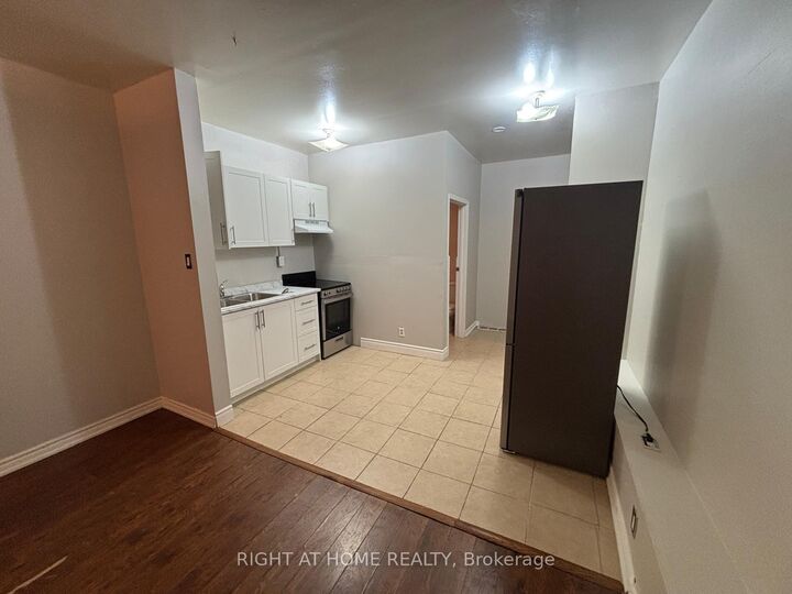 Property Photo:  505 Oakwood Avenue Main  ON M6E 2W9 