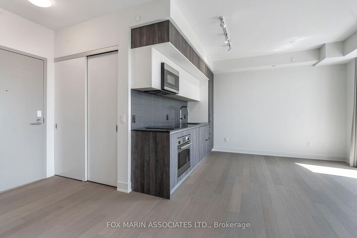 Property Photo:  322 Dupont Street 801  ON M5R 0E3 