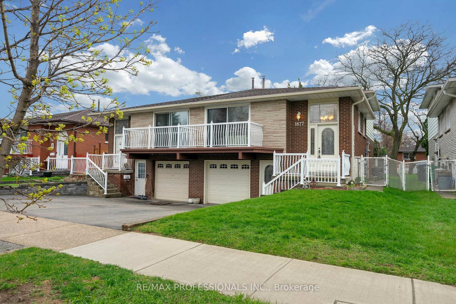 Property Photo:  1877 Silverberry Crescent  ON L5J 1C8 