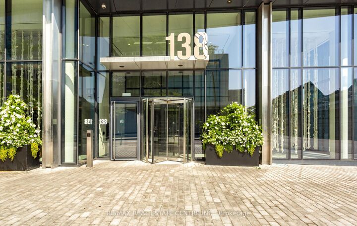 Property Photo:  138 Downes Street 3110  ON M5E 0E4 