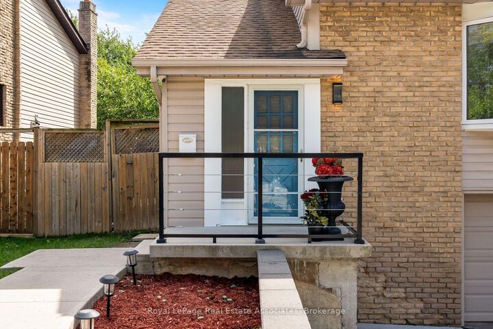 Property Photo:  2727 Bucklepost Crescent  ON L5N 1X6 