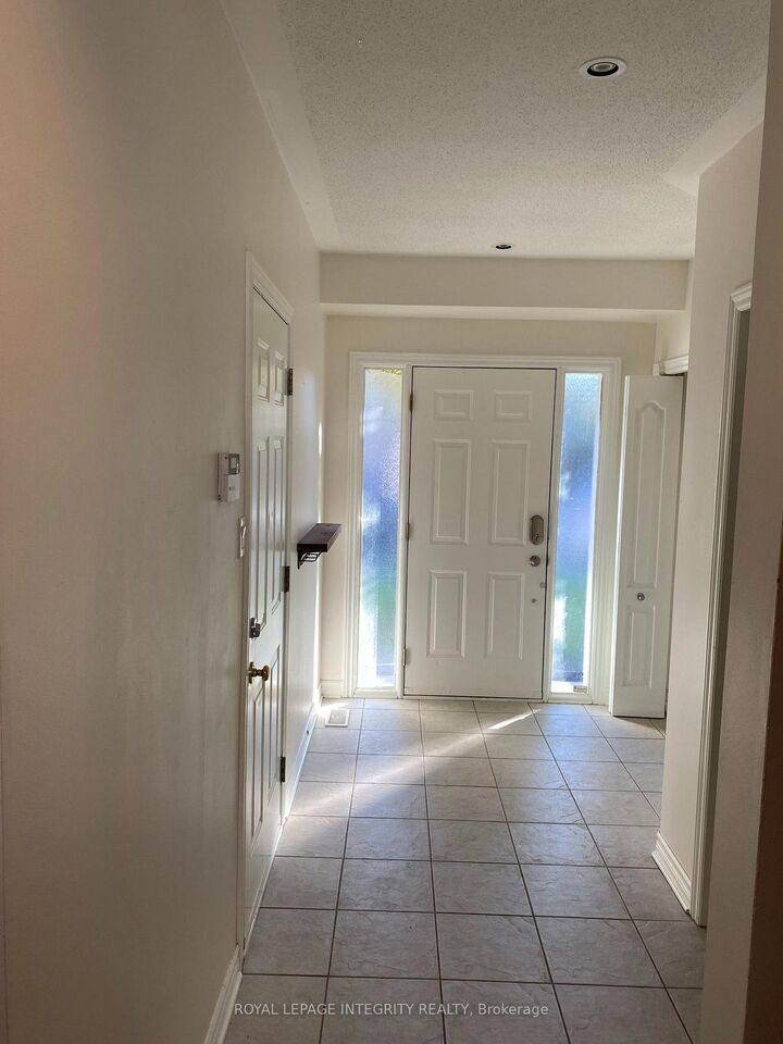 Property Photo:  81 Fratton Way  ON K2G 7C4 